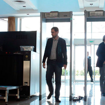 Detecção de metais em pessoas